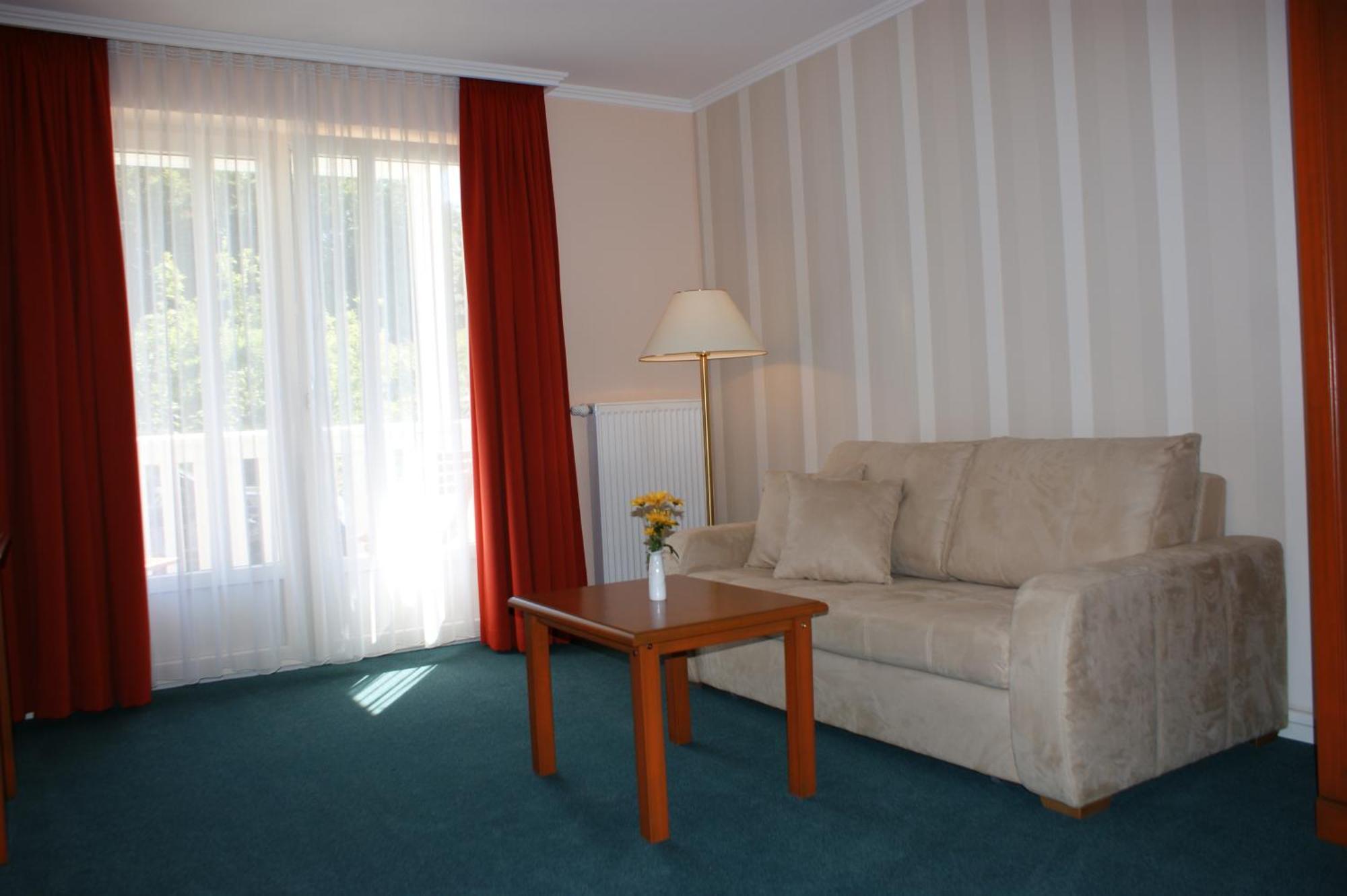 Hotel Pension Bellevue Бад-Доберан Экстерьер фото